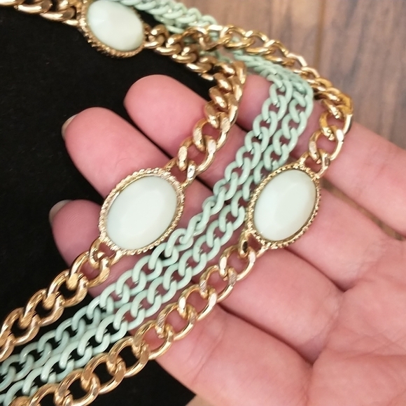 Mint green and gold tone chain necklace - Picture 6 of 8